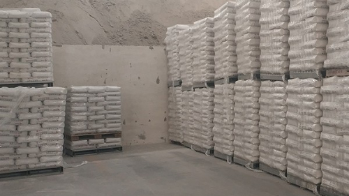 利记sbobetAPP官网认为轻质抹灰石膏粉加入颜料后可做外墙的涂料灌入